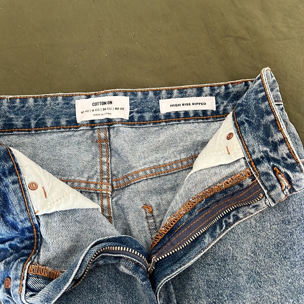 High Rise Ripped shorts - Picture 4 of 8